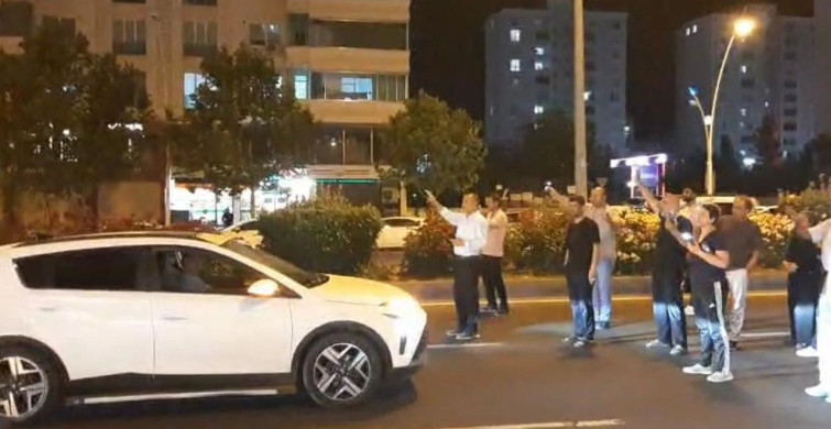 Diyarbakır'da kazalarda kaybettikleri yakınları için yolu trafiğe kapattılar