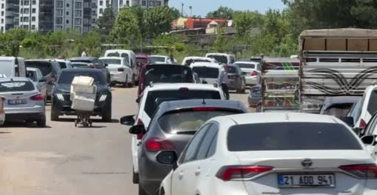 Diyarbakır'da Kurban Bayramı Mezarlık Ziyaretleriyle Renklendi