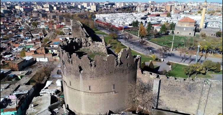 Diyarbakır'da metruk binada 2 günlük bebek bulundu!