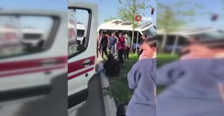 Diyarbakır'da Minibüs-Otomobil Çarpışması: 5 Yaralı