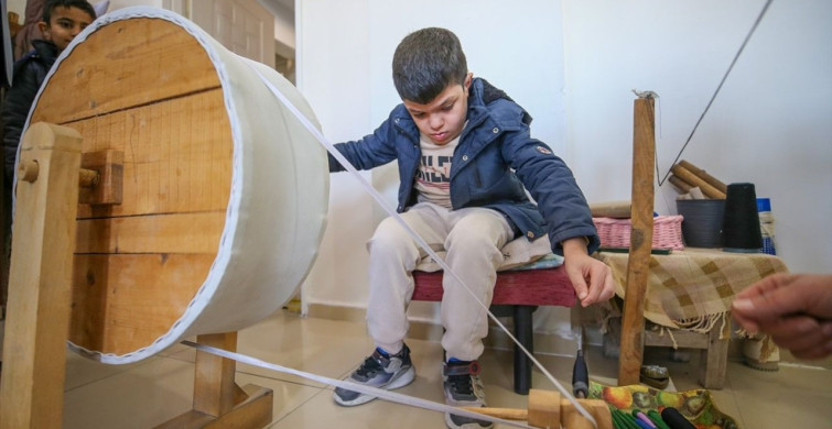 Diyarbakır'da Özel Tasarım Ürünlere Engelli Öğrencilerden Son Dokunuşlar