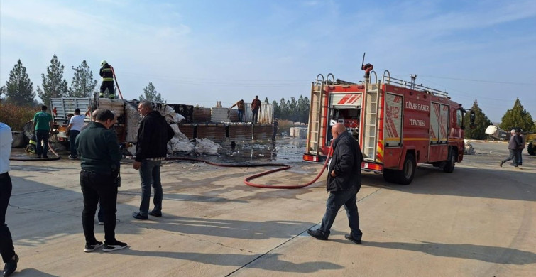 Diyarbakır'da Pamuk Yüklü Tırda Yangın