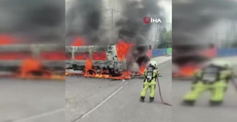 Diyarbakır'da Park Halinde Minibüs Yangını