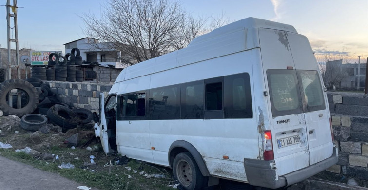 Diyarbakır'da Servis Minibüsü Kazası: 10 Yaralı