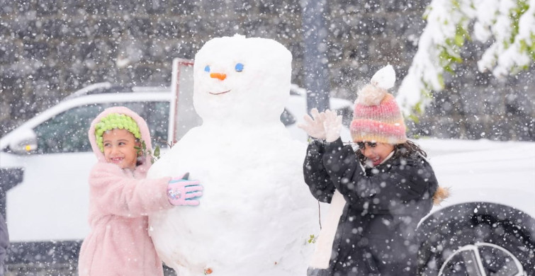 Diyarbakır'da Tarihi Mekanlar Karla Büyülendi