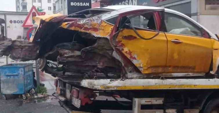 Diyarbakır'da Ticari Taksinin 3 Araca Çarpması Sonucu Kaza