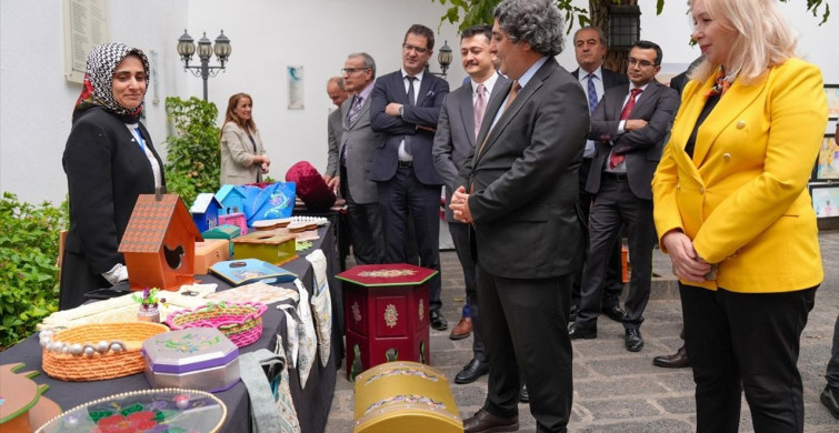Diyarbakır'da Tutuklu Çocukların Sanat Sergisi Açıldı