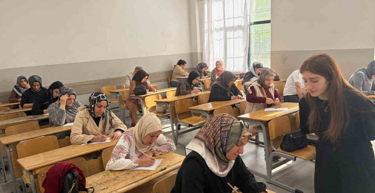 Diyarbakır'da Veliler Kitap Okuma Sınavında