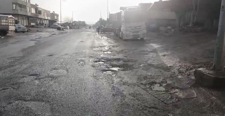 Diyarbakır'daki Bozuk Yollar Sürücülere Zor Anlar Yaşatıyor