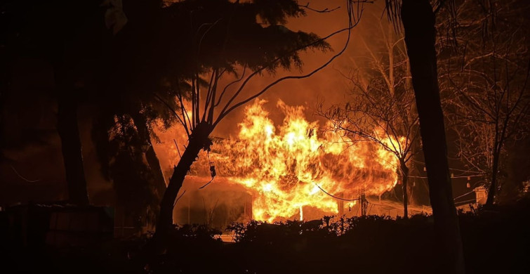 Diyarbakır'daki Kafede Yangın Kontrol Altına Alındı