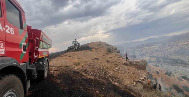 Diyarbakır'ın beş ilçesinde anız ve örtü yangınları kontrol altına alınıyor