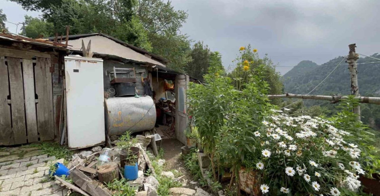 Doğadan topladığı andız çekirdeklerinden koleksiyonluk tespih üretiyor