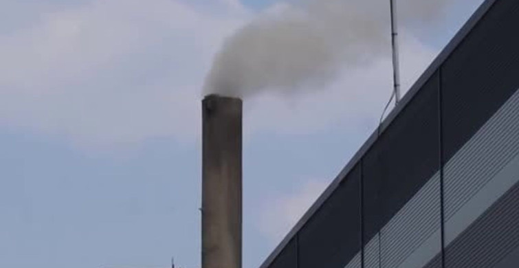 Doğan Tekstil fabrikasından yayılan duman mahalle sakinlerini rahatsız ediyor