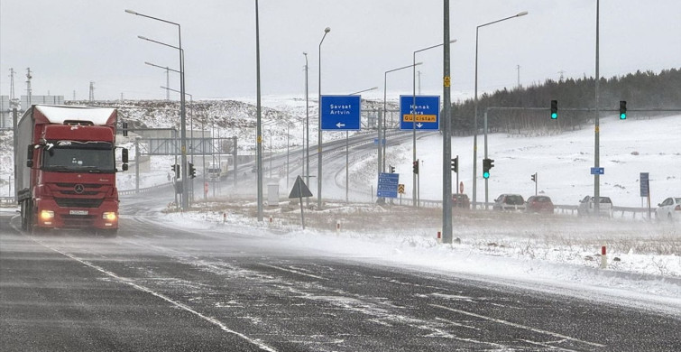 Doğu Anadolu Bölgesi'nde Kar Yağışı Etkili Oldu