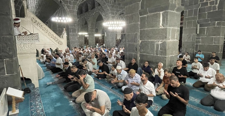 Doğu ve Güneydoğu'da Mevlit Kandili Coşkusu