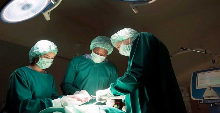 Doktoru tarafından mide küçültme ameliyatı olması için ikna edildi, ameliyattan sonra kan kusarak vefat etti!