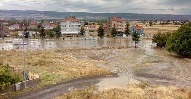 Dolu Ve Sel Domaniç'i Felç Etti