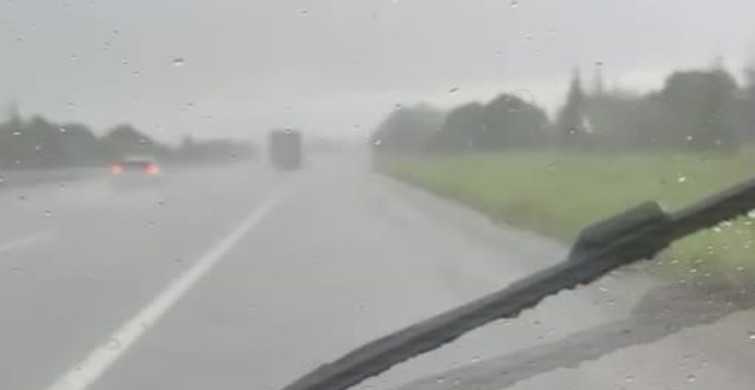 Dolu Yağışı Otoyolda Kaza Getirdi: 2 Yaralı