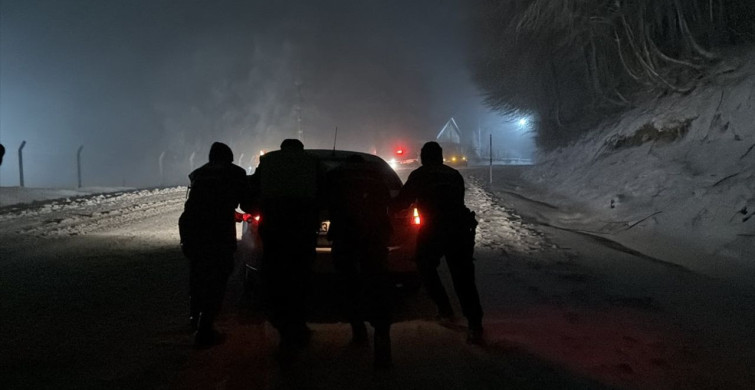 Domaniç'te Kar Yağışı Ulaşımı Olumsuz Etkiliyor