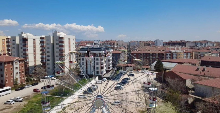 Dönme Dolabın Zirvesinde Saç Kesimi: Eskişehir'de Heyecan Dolu Bir Proje