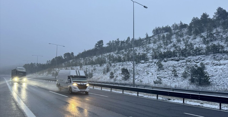 Dörtdivan-Çamlıdere Otoyol Geçişinde Kar Yağışı Etkili