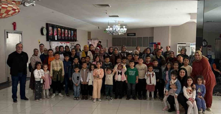 Dörtyol'da İlkokul Öğrencileri Sinema ile Buluştu