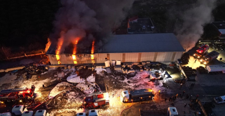 Dörtyol'daki Lastik Deposunda Yangın Kontrol Altında