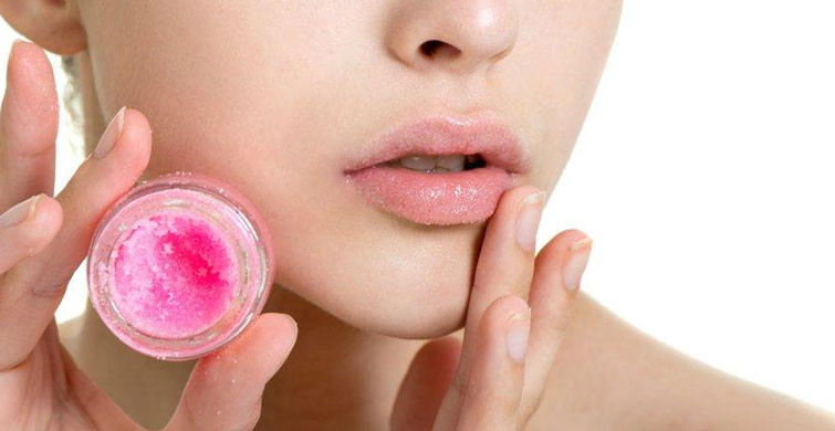 Dudak Peelingi Nasıl Yapılır?