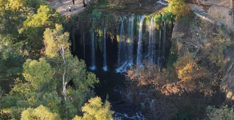 Düden Şelalesi Dört Mevsim Ziyaretçi Ağırlıyor