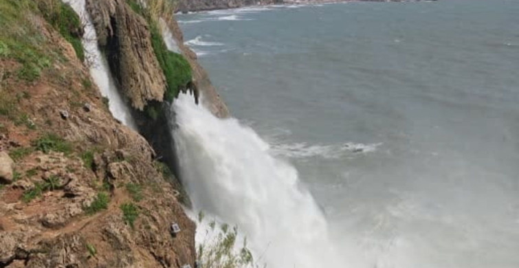 Düden Şelalesi'nden Kahverengi Denize Dönüş