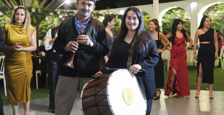 Düğünlerin Aranan İkilisi: Zurnacı Baba ve Davulcu Kızı