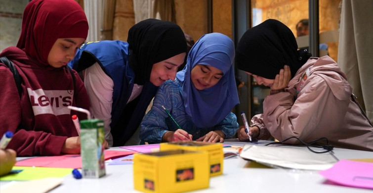 Dünya Çocuk Hakları Festivali'nde Sudanlı, Gazzeli ve Doğu Türkistanlı Çocuklar Bir Araya Geldi