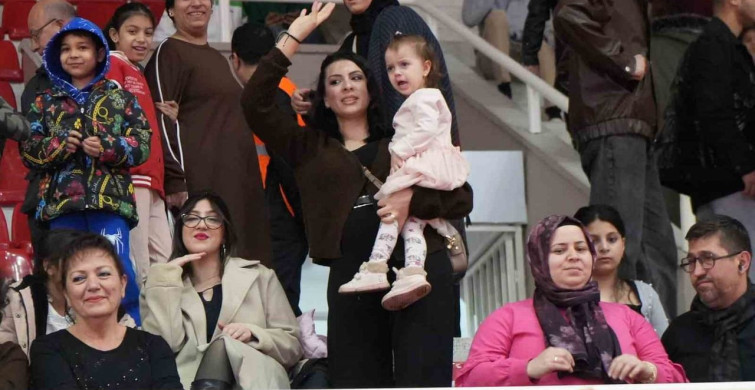 Dünya Romanlar Günü'nde Dans ve Müzik Şöleni