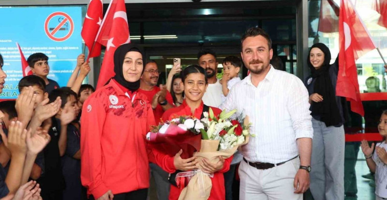 Dünya şampiyonu ayşegül açık'a coşkulu karşılama
