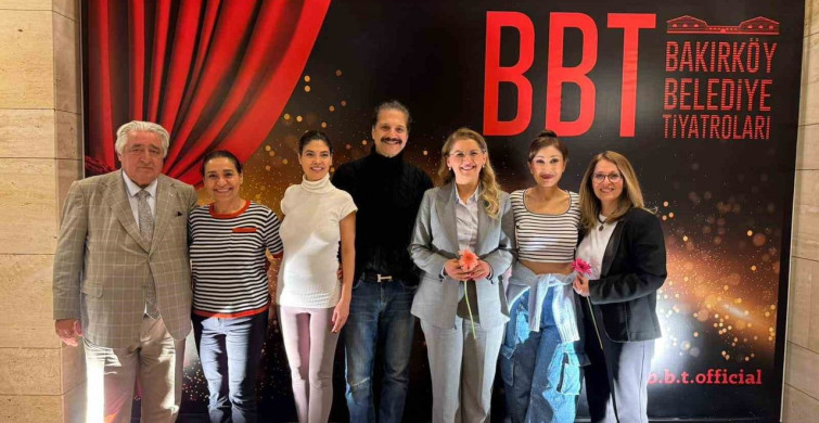 Dünya Tiyatro Günü'nde Eşeğin Gölgesi İle Çiçek Yağmuru