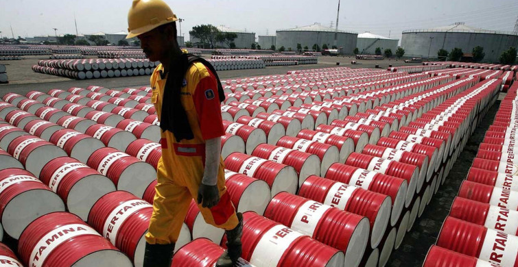Dünyadaki savaşların yansıması: Petrolün varil fiyatında artış yaşandı!