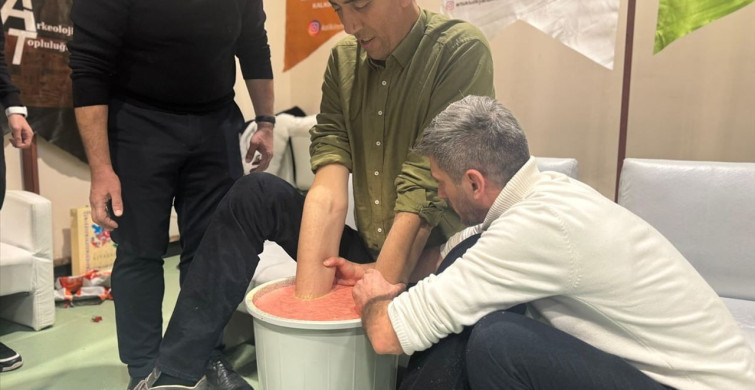 Dünyanın En Uzun Adamı Sultan Kösen'in El Kalıbı Çıkarıldı