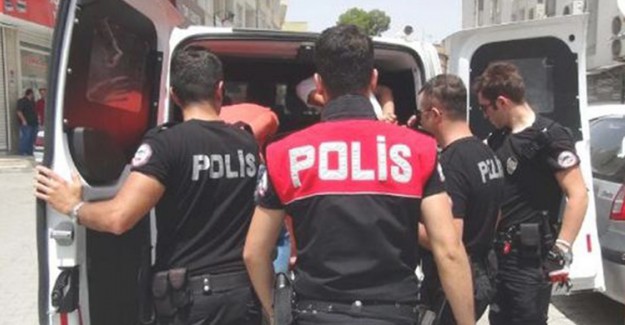 Dur İhtarına Uymayan Araç Kaza Yaptı: 3 Şüpheli Göz Altına Alındı