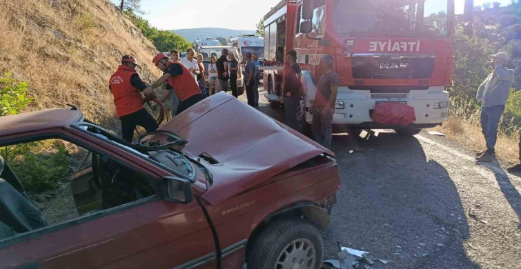 Dursunbey'de trafik kazası: 3 yaralı