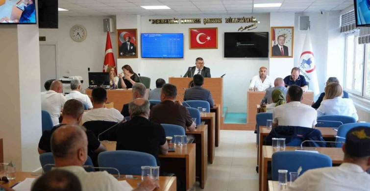Düzce belediye meclisi 37 gündem maddesini komisyonlara havale etti