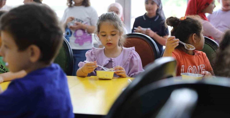 Düzce Belediyesi çocuk üniversitesi aşure etkinliği düzenledi