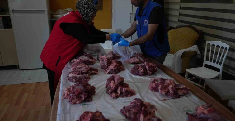 Düzce Belediyesi İhtiyaç Sahiplerine Kurban Bayramı'nda Yardım Eli Uzatıyor