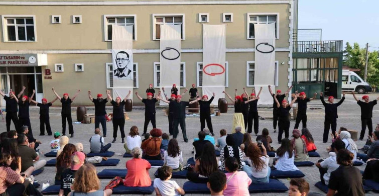 Düzce Üniversitesi mezuniyet festivalinde hafıza teması hayat buldu