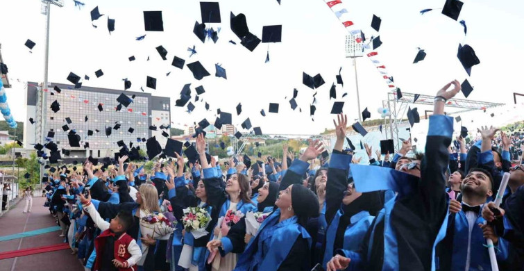 Düzce Üniversitesi mezuniyet törenleri sona erdi