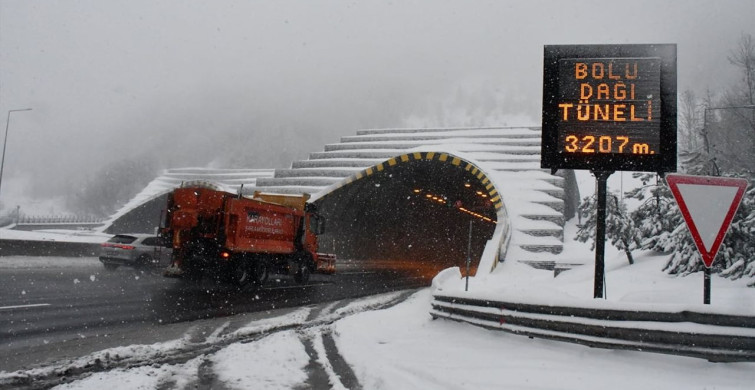 Düzce ve Bolu'da Kar Yağışı Etkili Olmaya Devam Ediyor