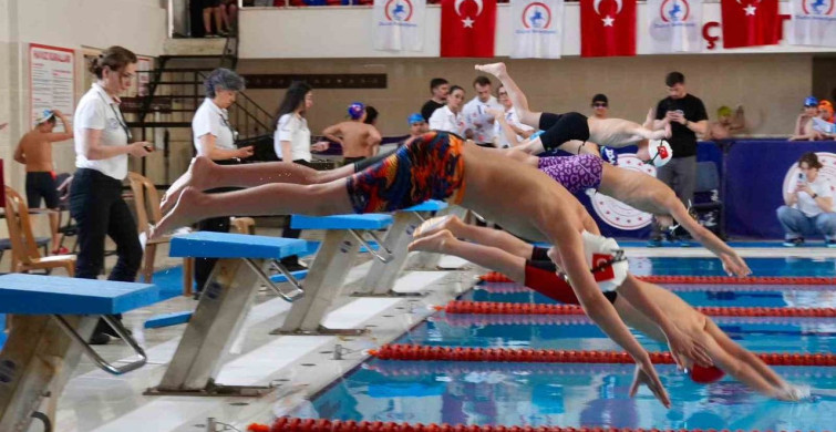Düzce Yüzme Şenliği'nde Düzce Belediyesi Spor Akademisi Birinci Oldu