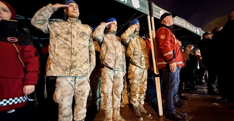 Düzce'de 1999 Depreminin Yıldönümünde Anma Töreni Düzenlendi