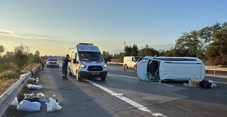 Düzce'de Anadolu Otoyolu'nda Devrilen Otomobil Kazası