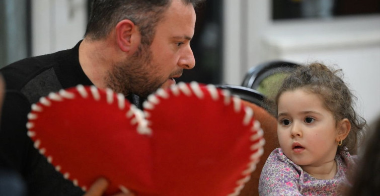 Düzce'de Babalar ve Kızları Sevgilerini Yastıklara İşledi