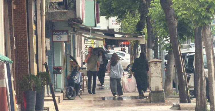 Düzce'de bunaltan sıcakların ardından yağan yağmur serinletti